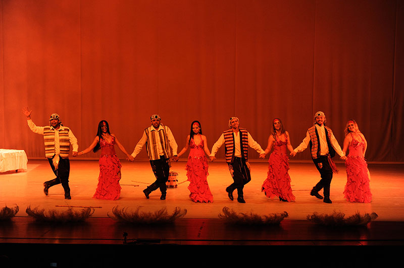 Dança árabe em cartaz no Centro Cultural Usiminas